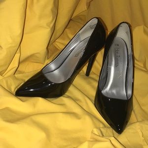 Hot Tomato Black heels